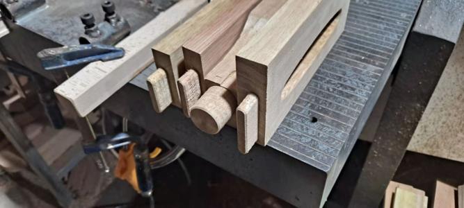 木工數(shù)控開(kāi)榫機(jī)分類